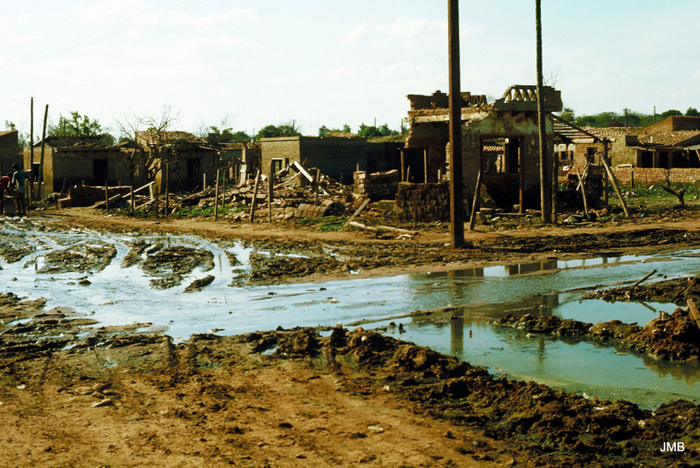 AÑO 1983 - COLOR - VIDA CAMPESINA EN PARAGUAY (JOSÉ MARÍA BLANCH)
